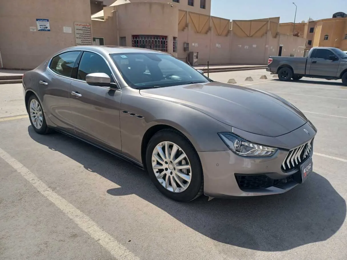 Car image 3