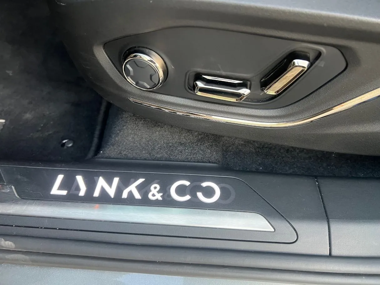 Car image 32