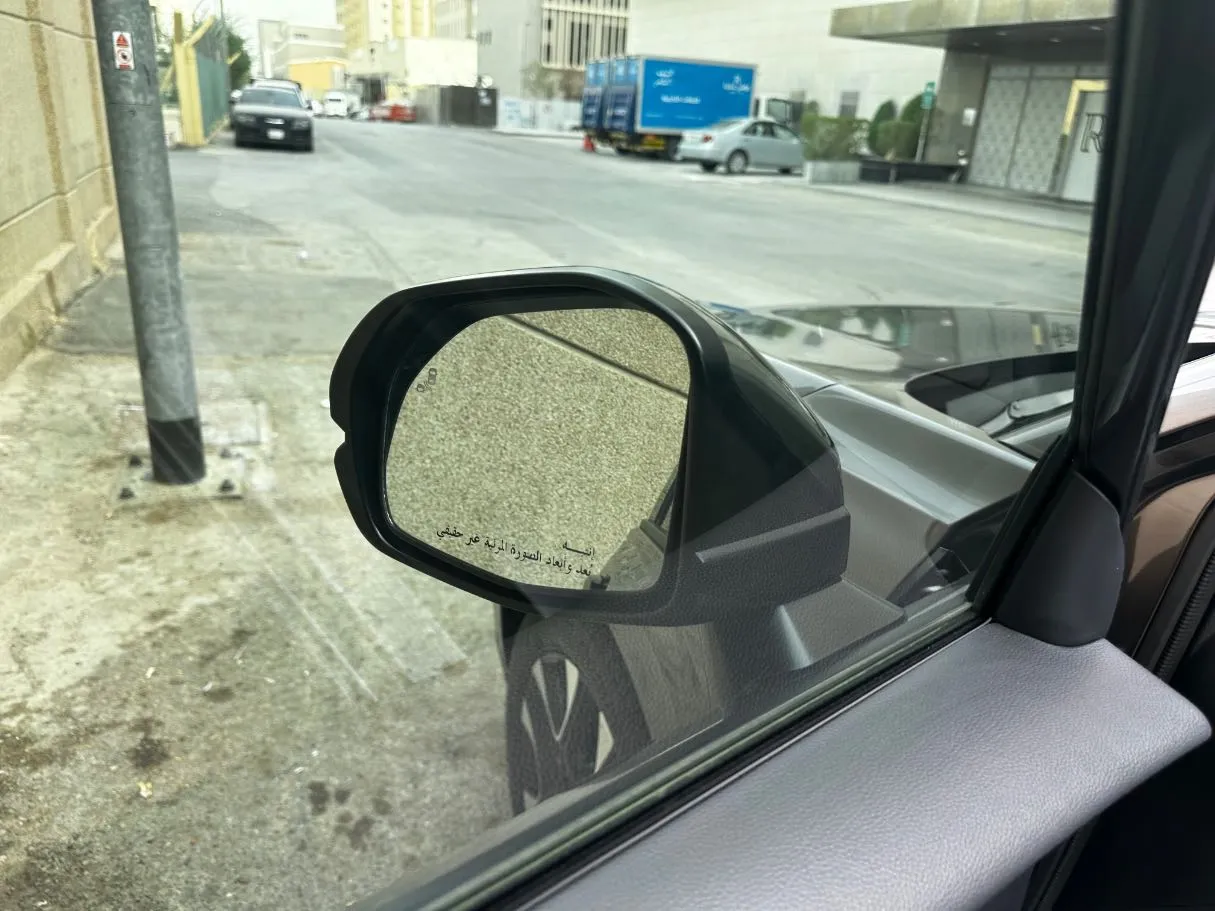 Car image 25