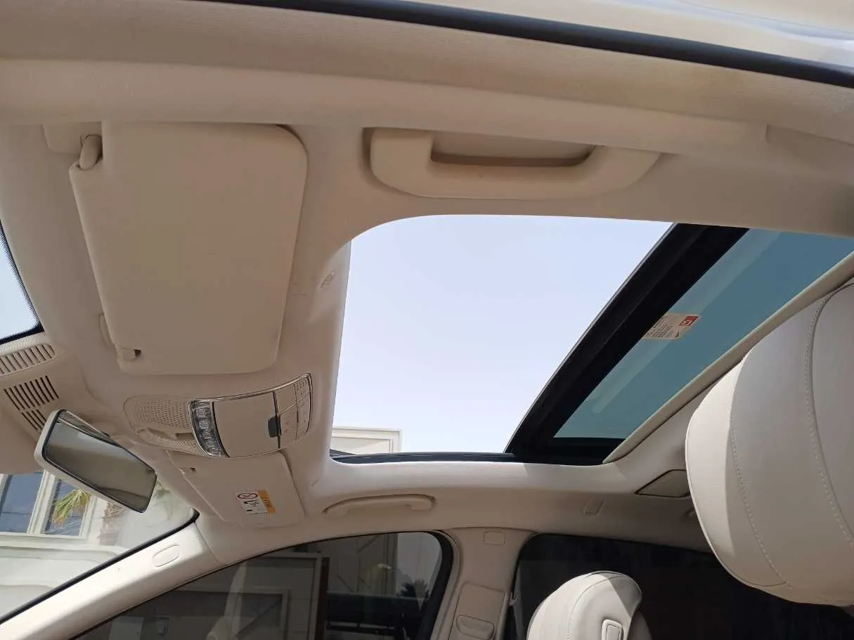 Car image 27