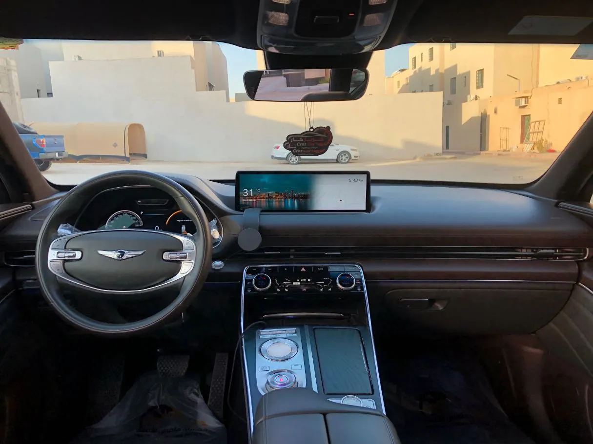 Car image 17