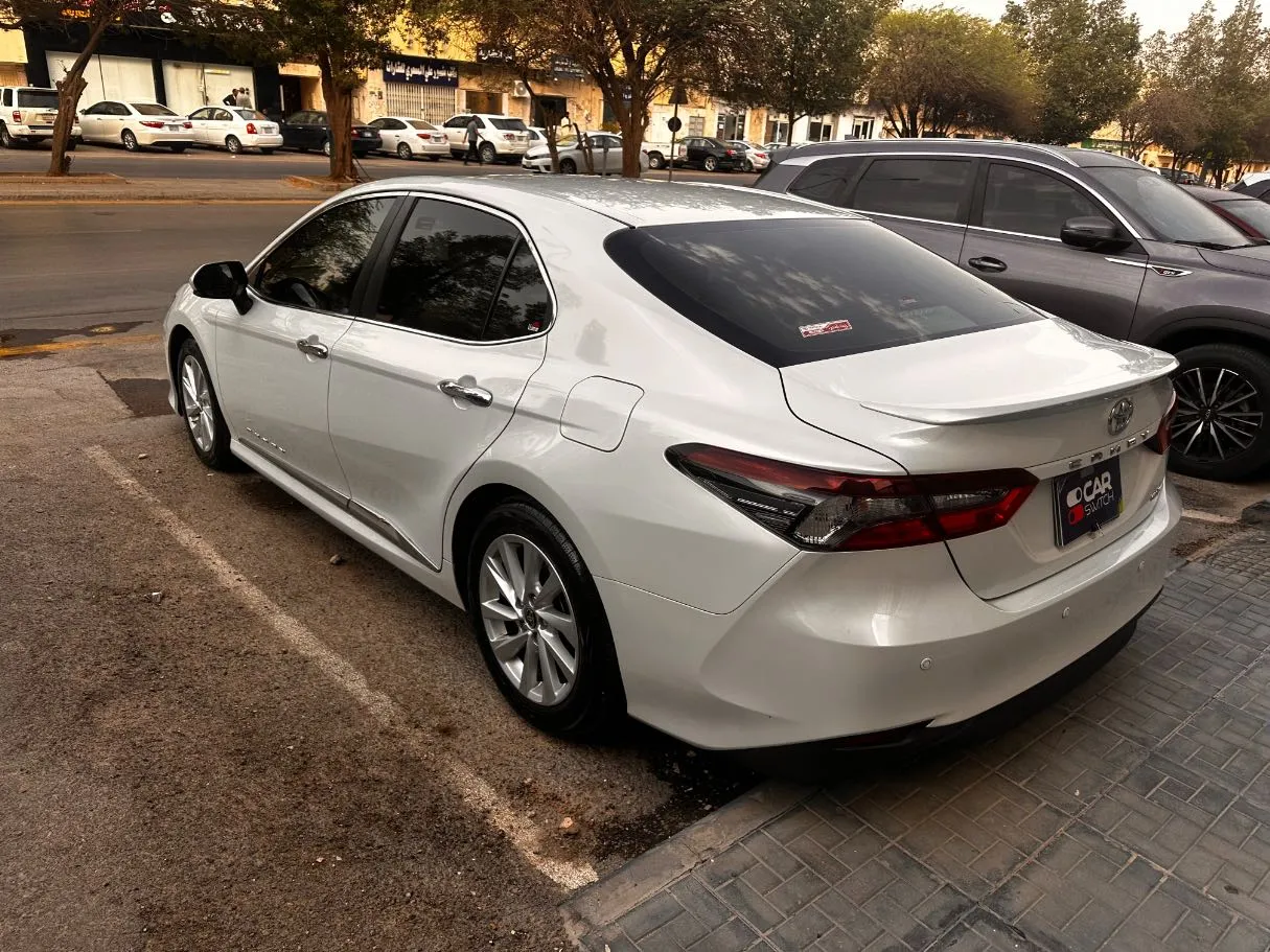 Car image 7