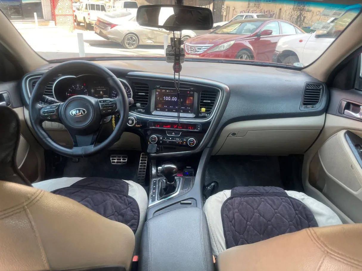 Car image 18