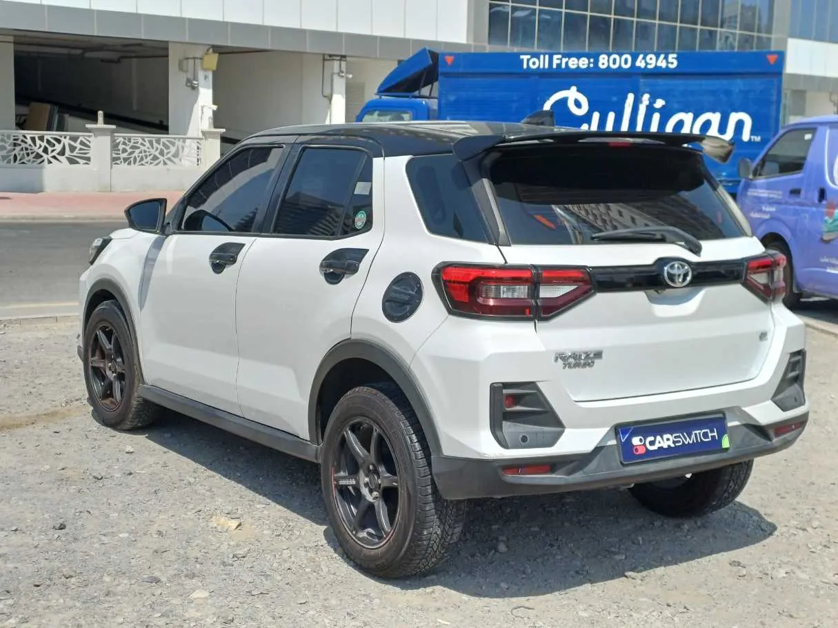 Car image 5