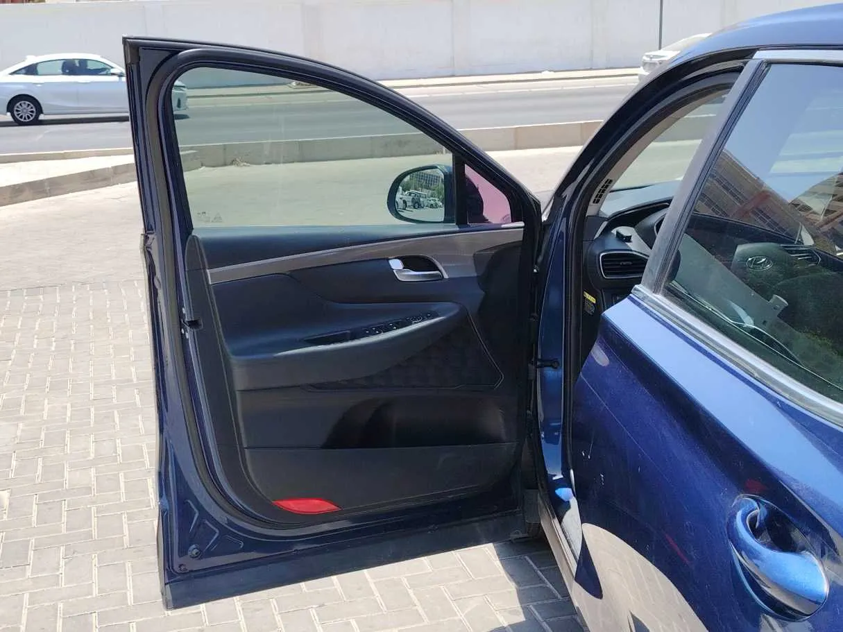 Car image 11