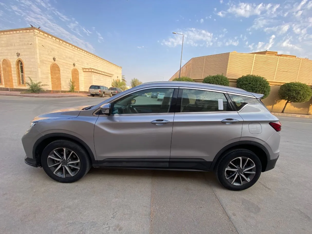 Car image 8