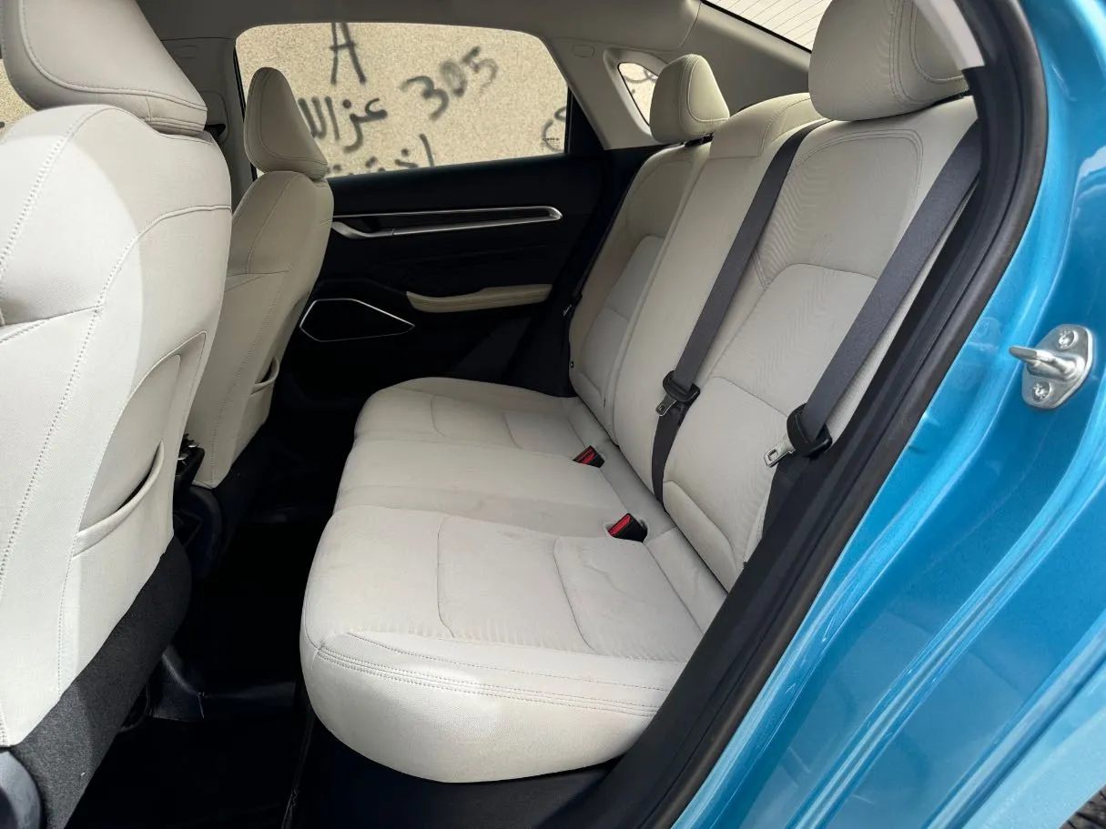 Car image 15