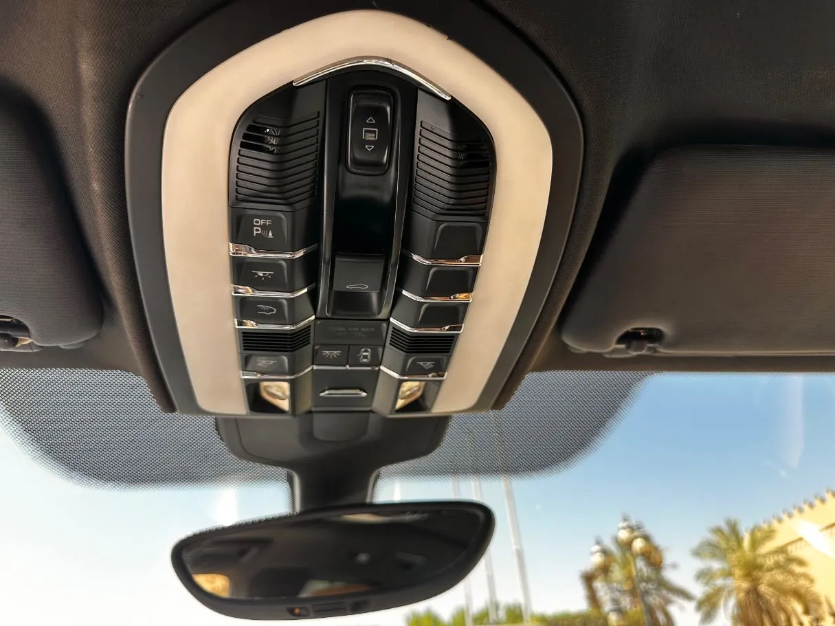 Car image 27
