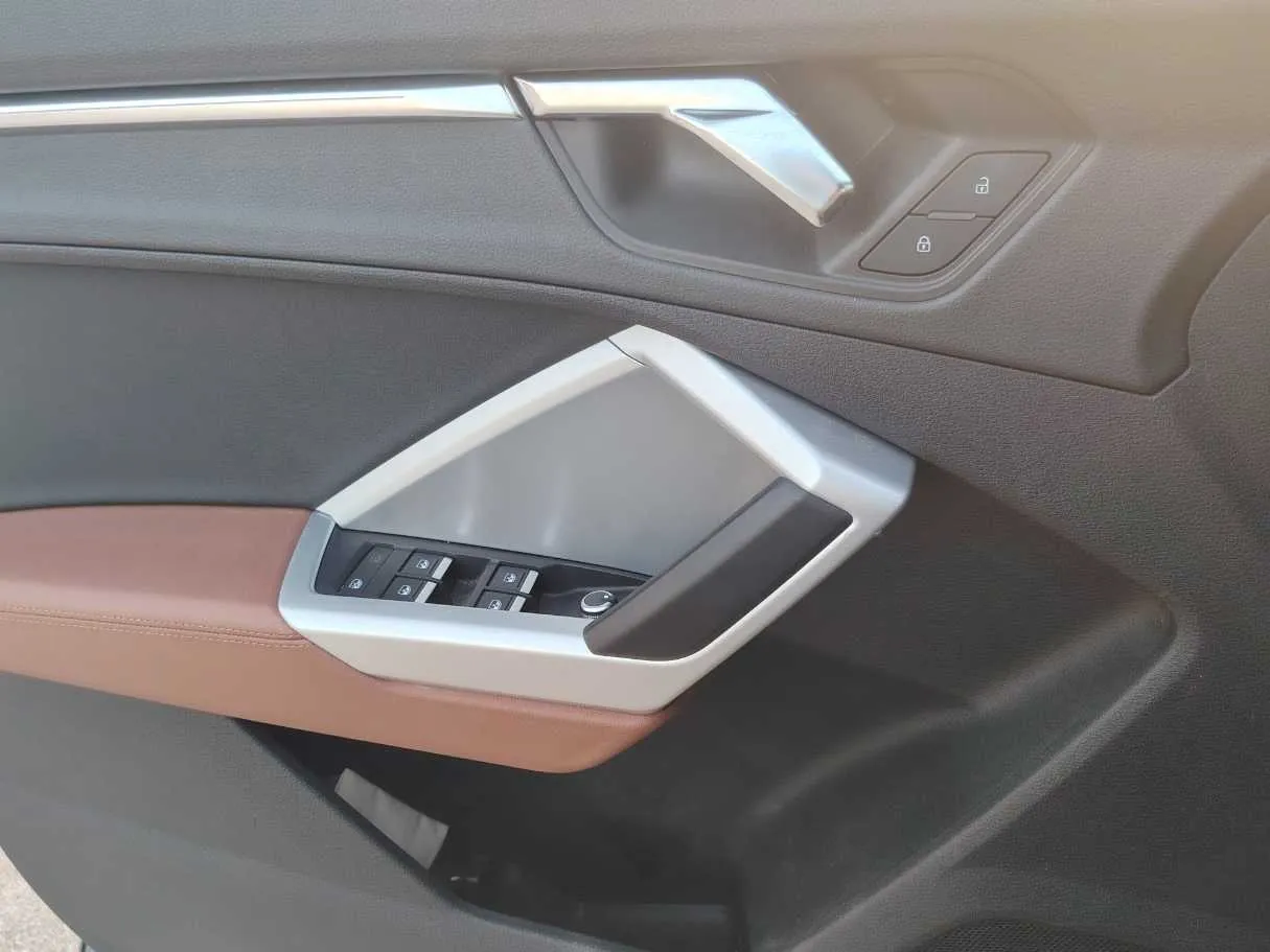 Car image 29