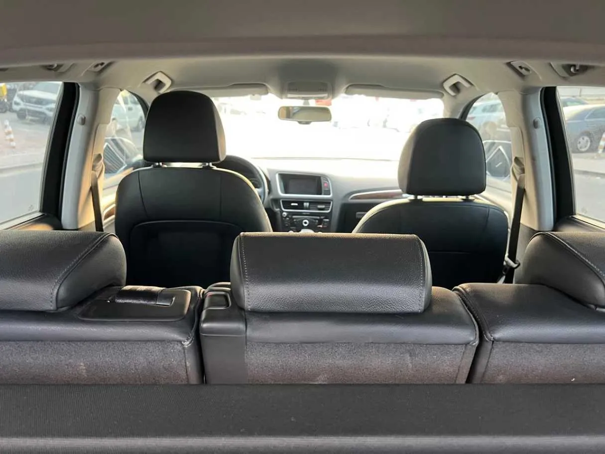 Car image 18