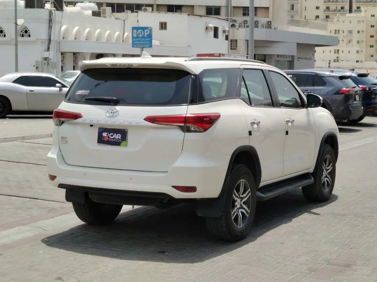 Car image 5