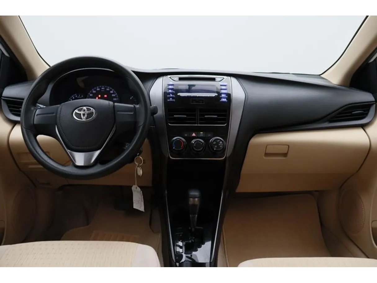Car image 14