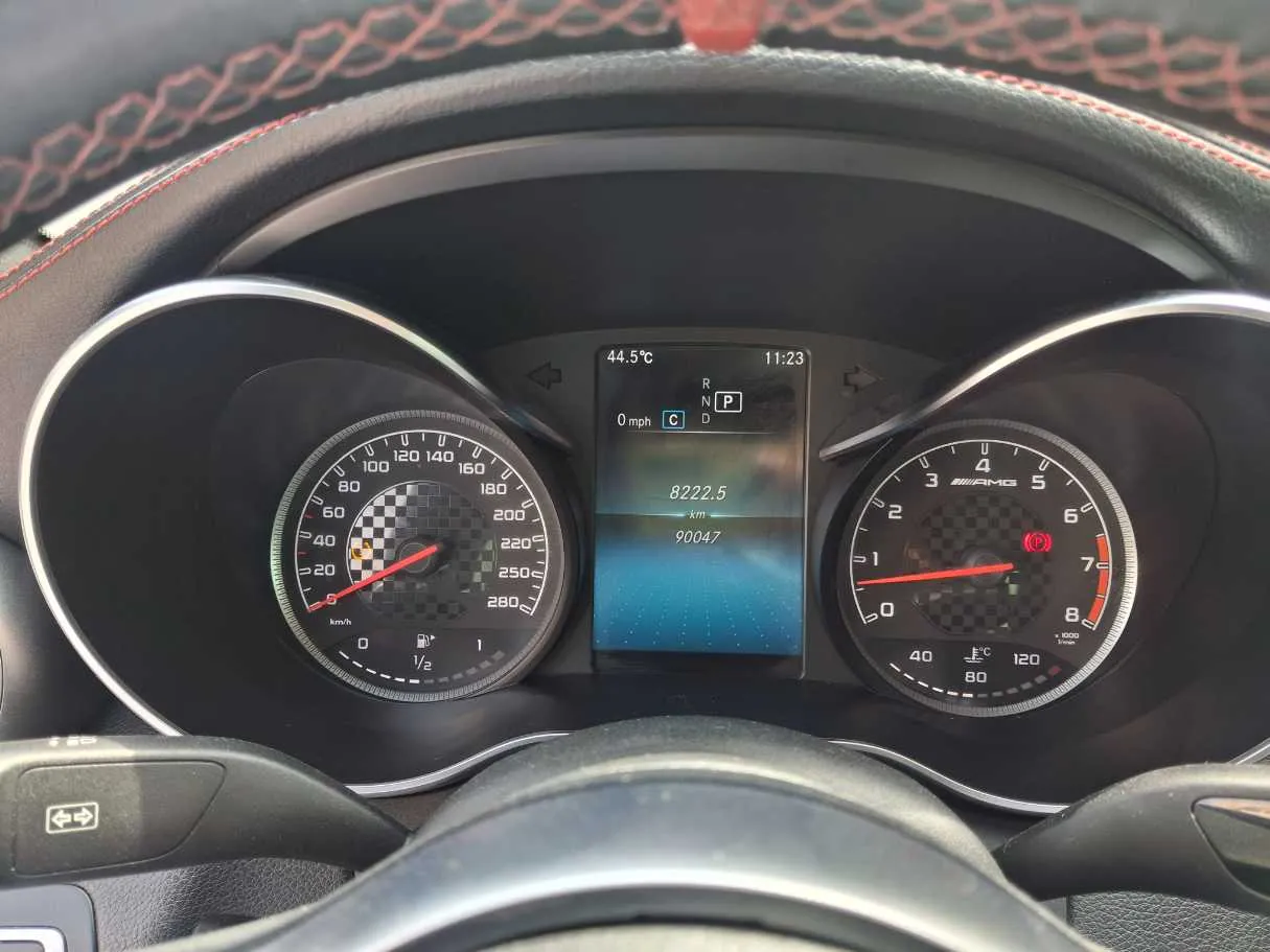 Car image 14