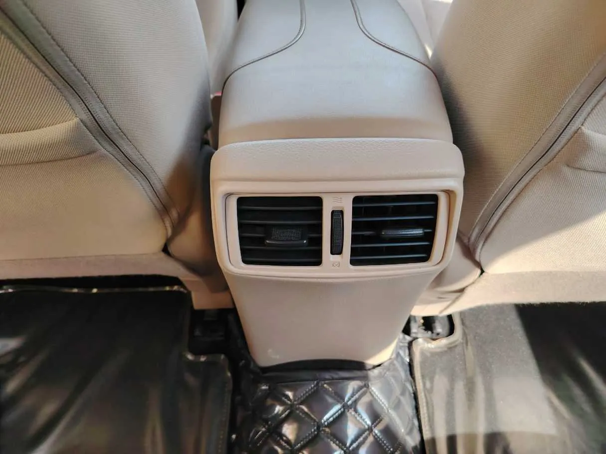 Car image 39