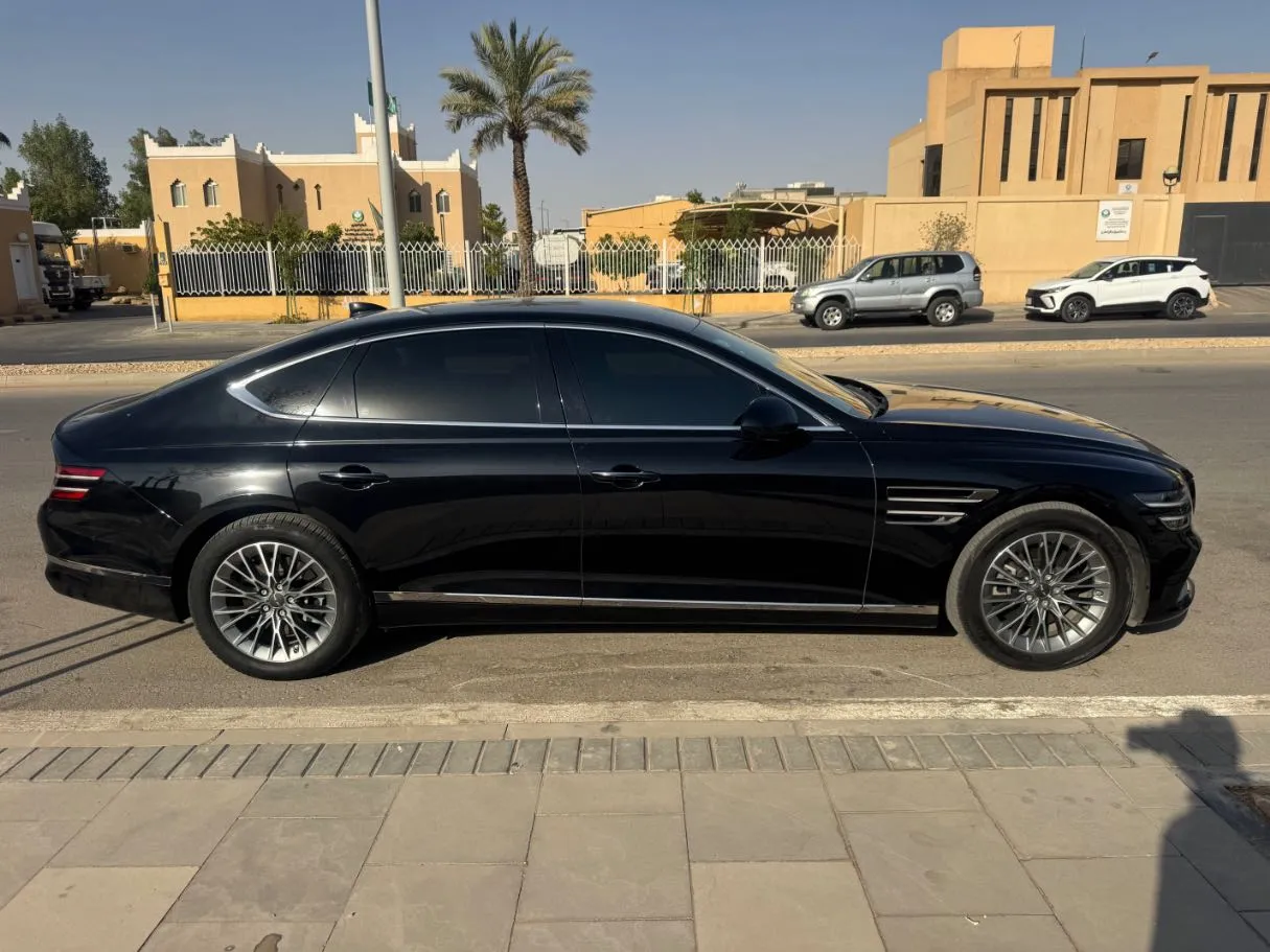 Car image 4