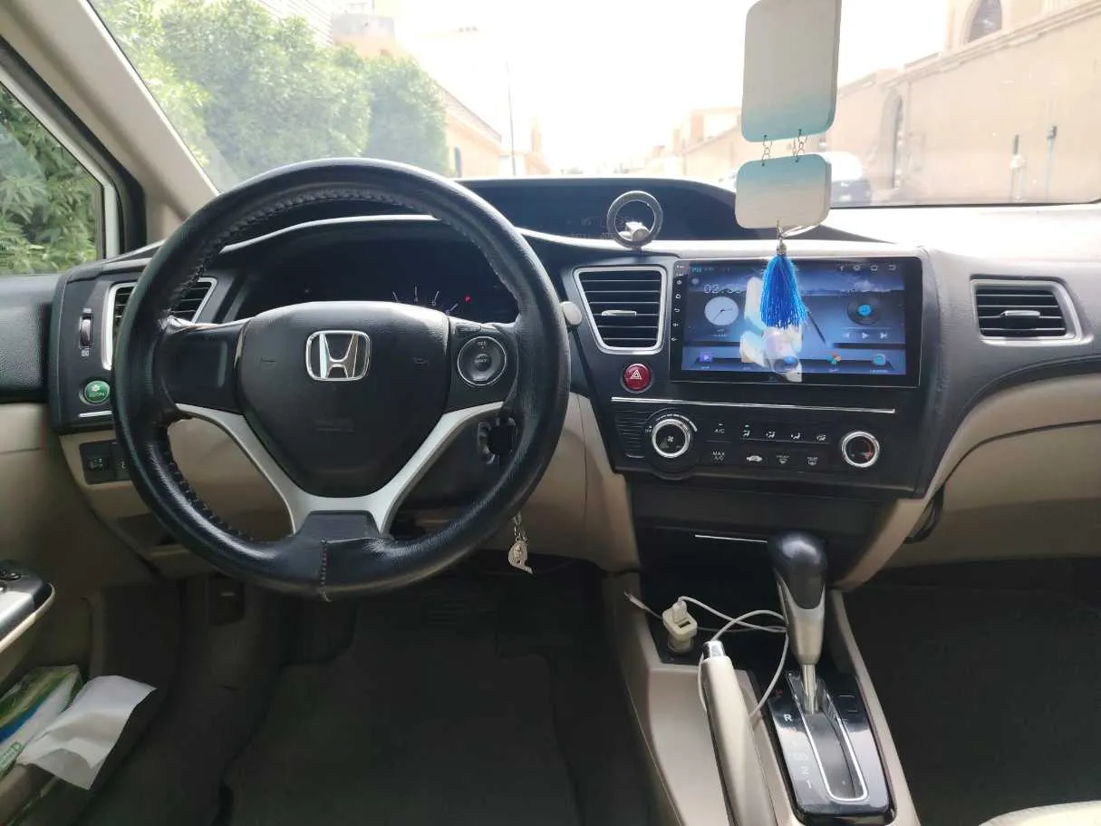Car image 19