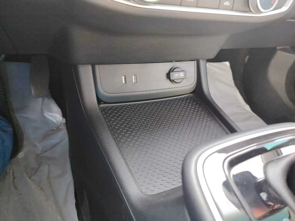 Car image 27