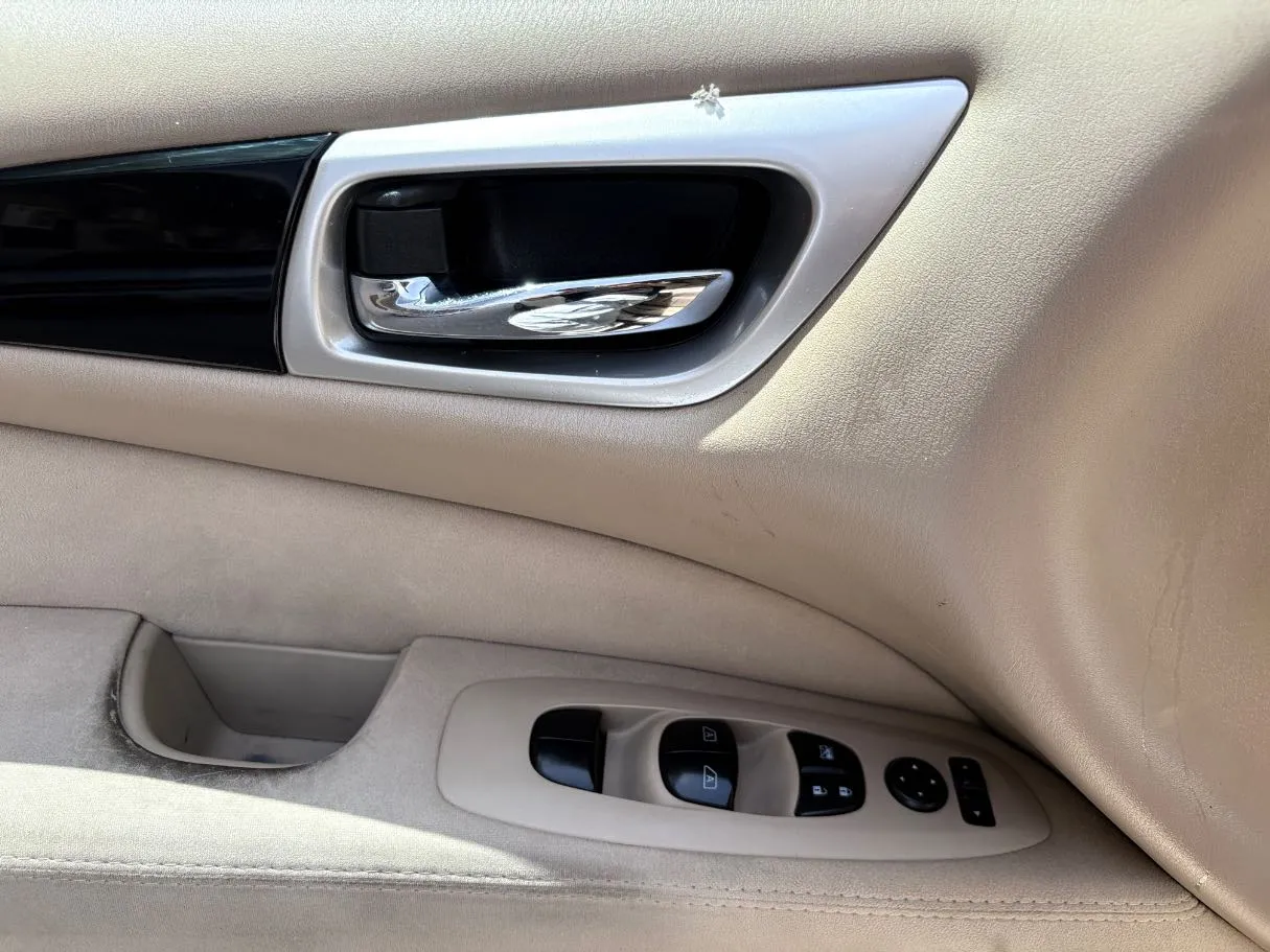 Car image 25