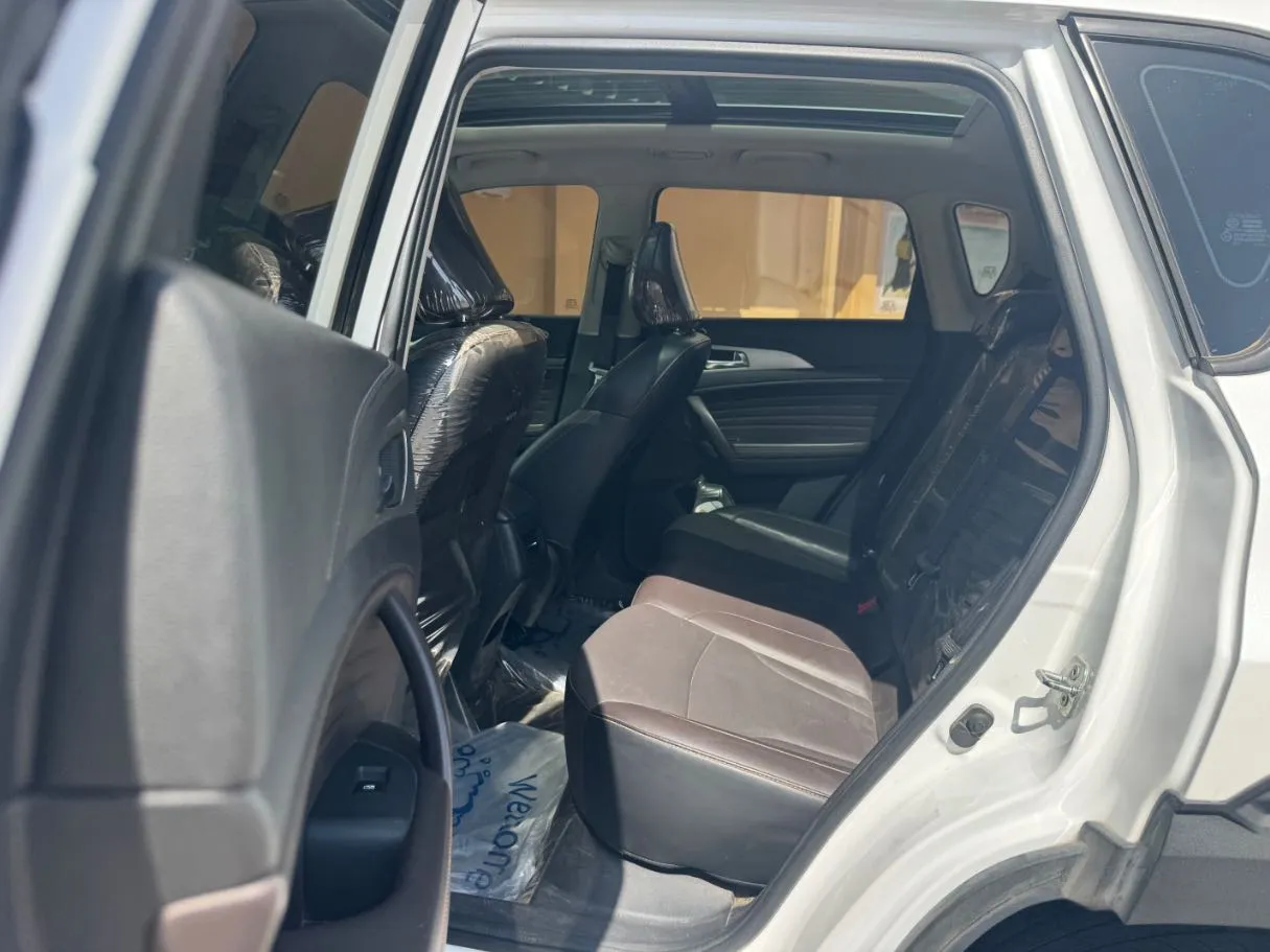 Car image 13
