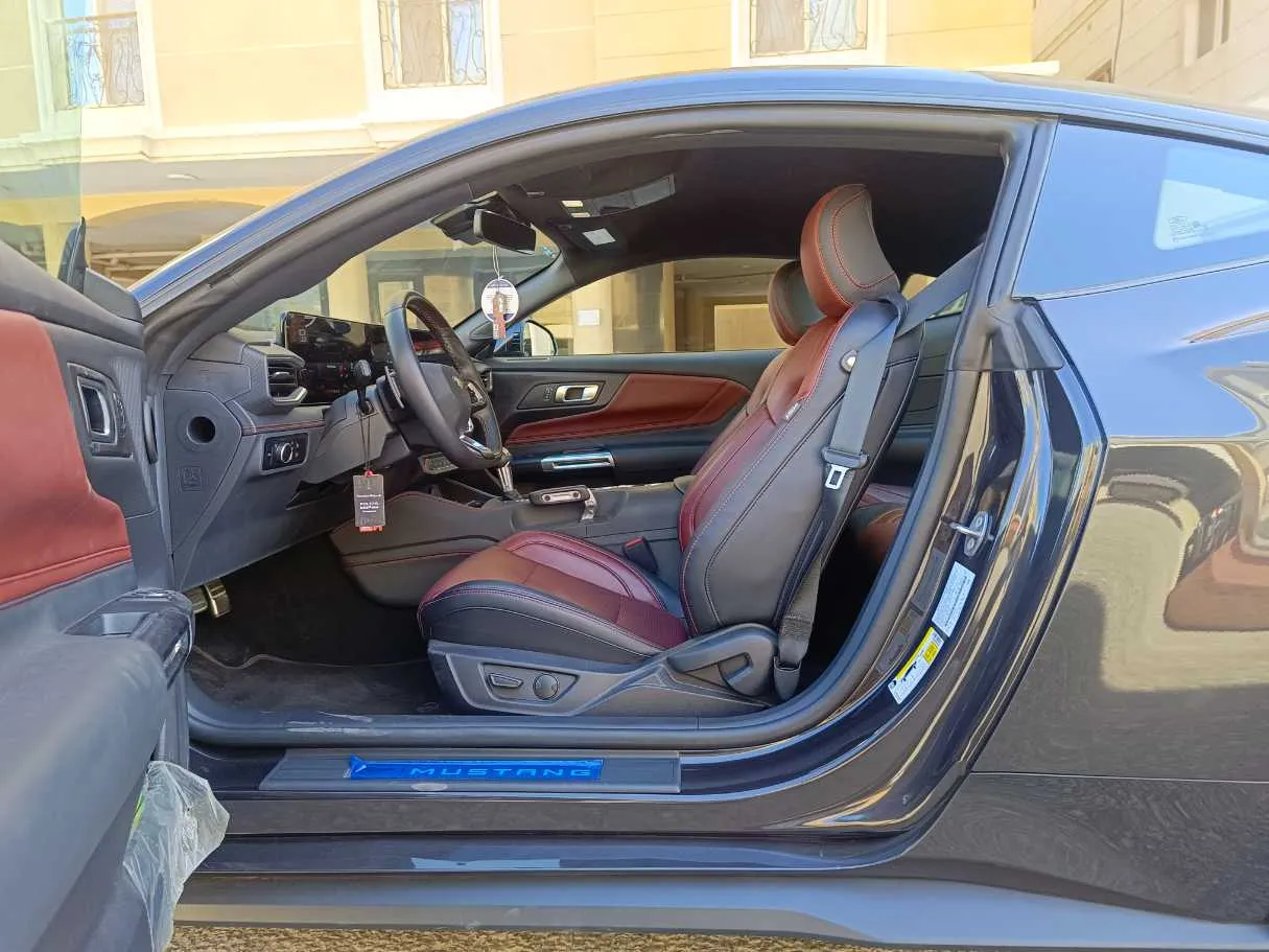 Car image 14