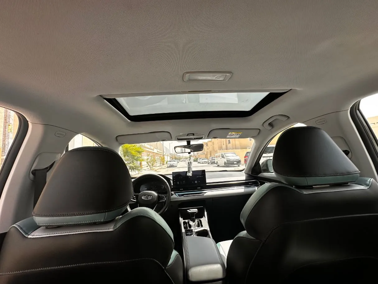 Car image 15
