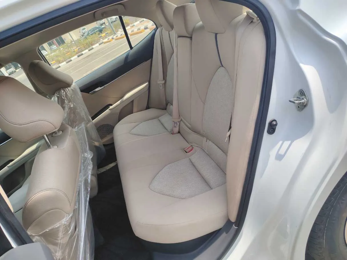 Car image 16