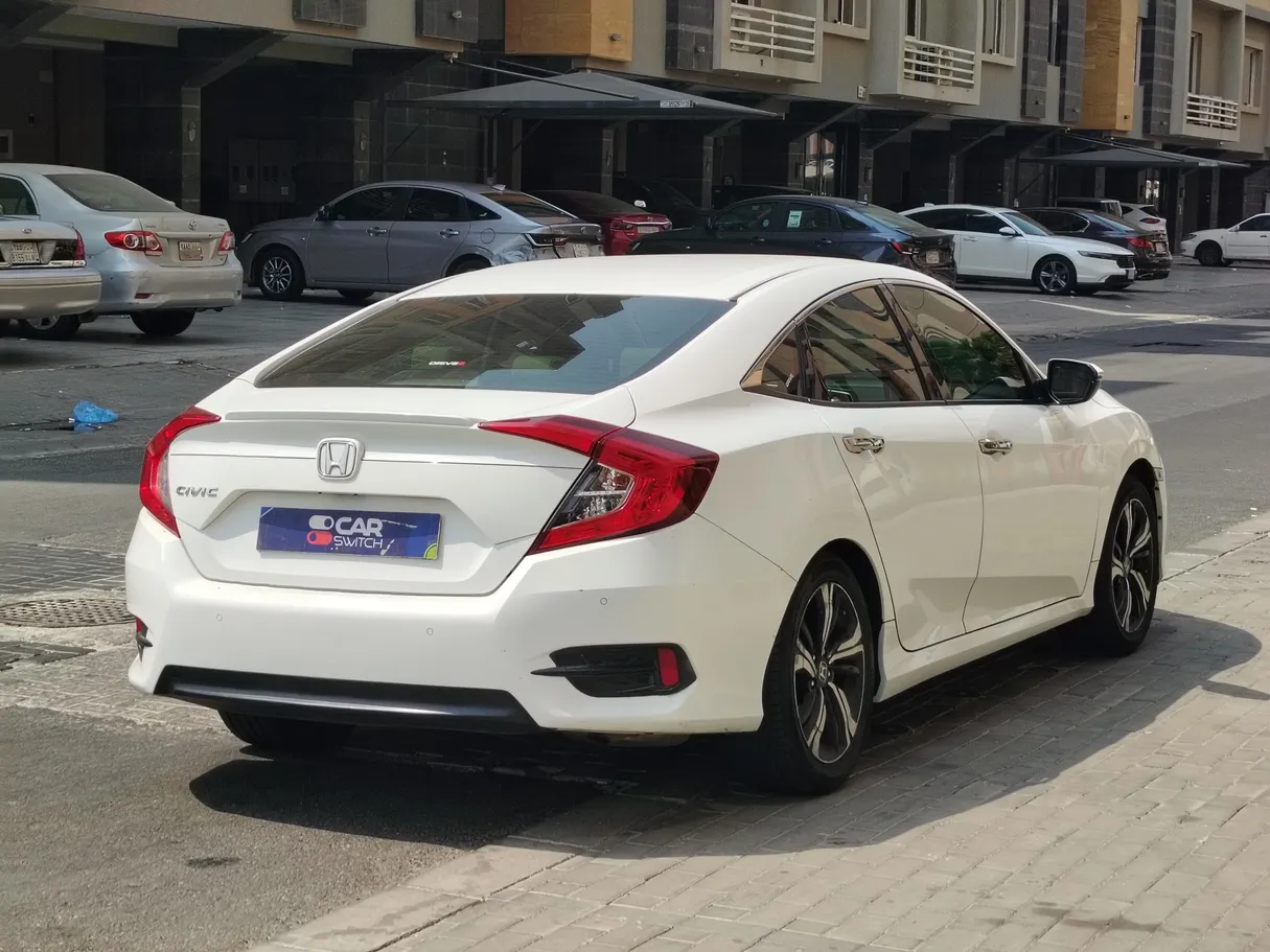 Car image 5