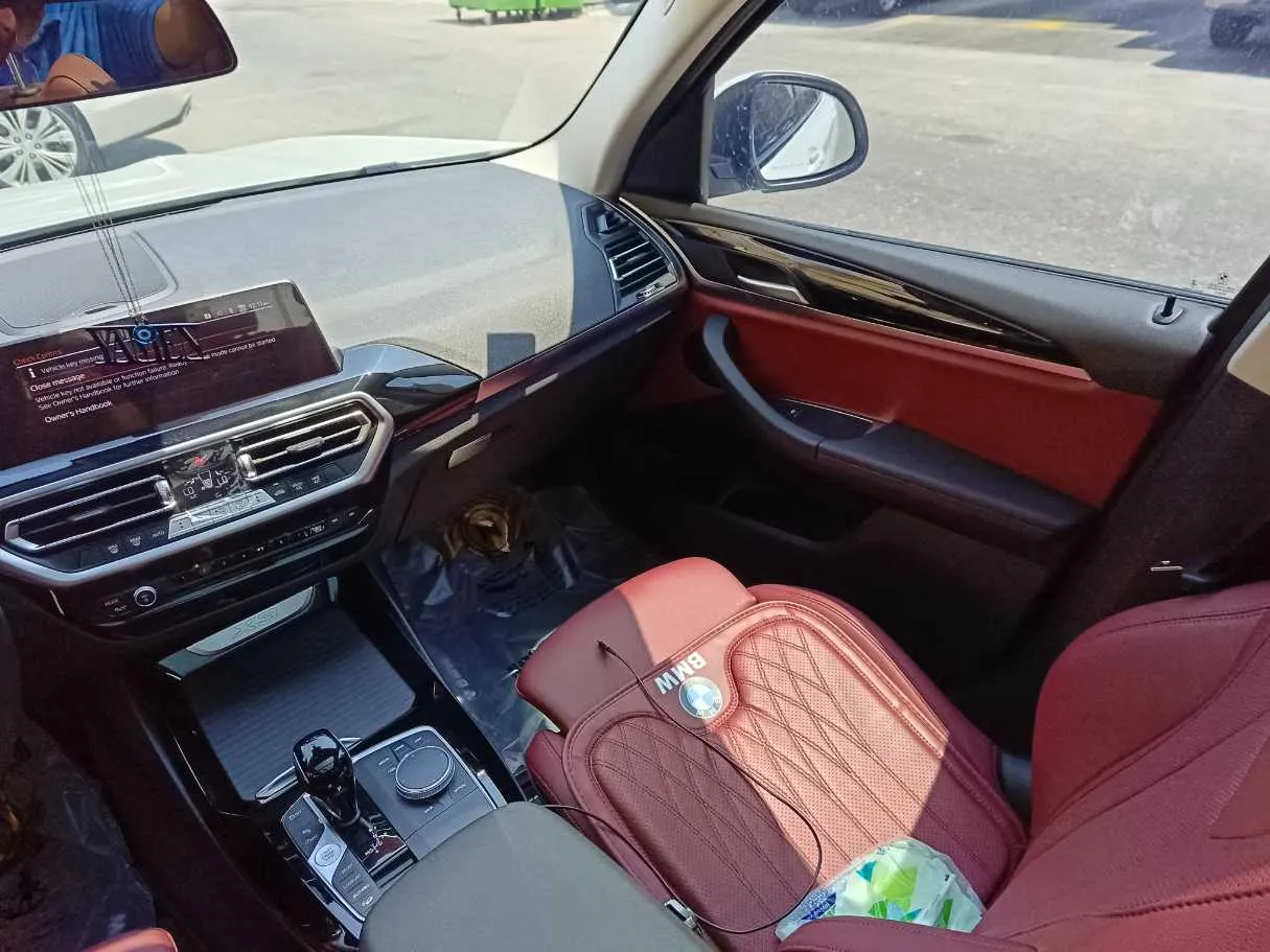 Car image 23