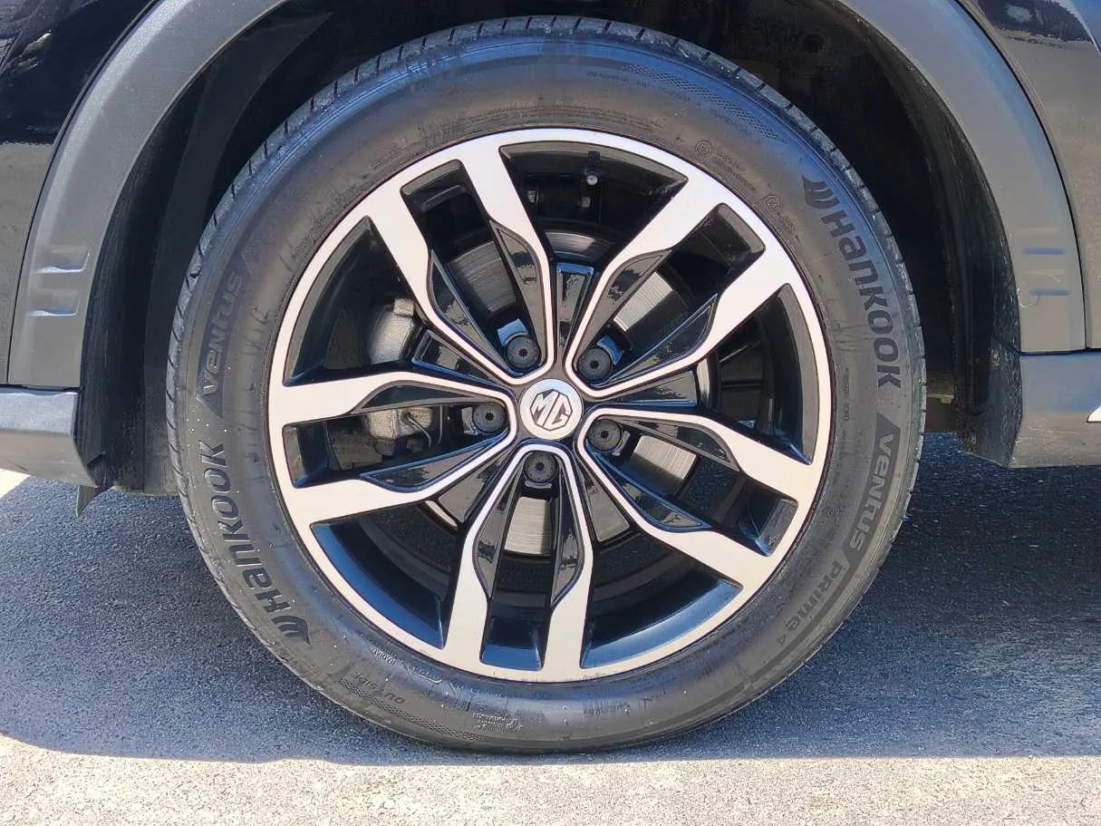 Car image 9