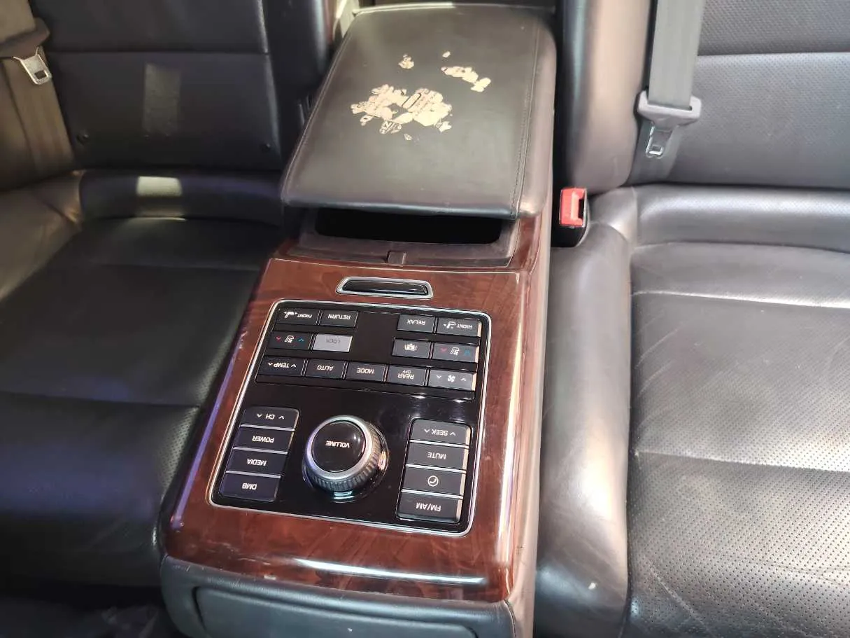 Car image 28