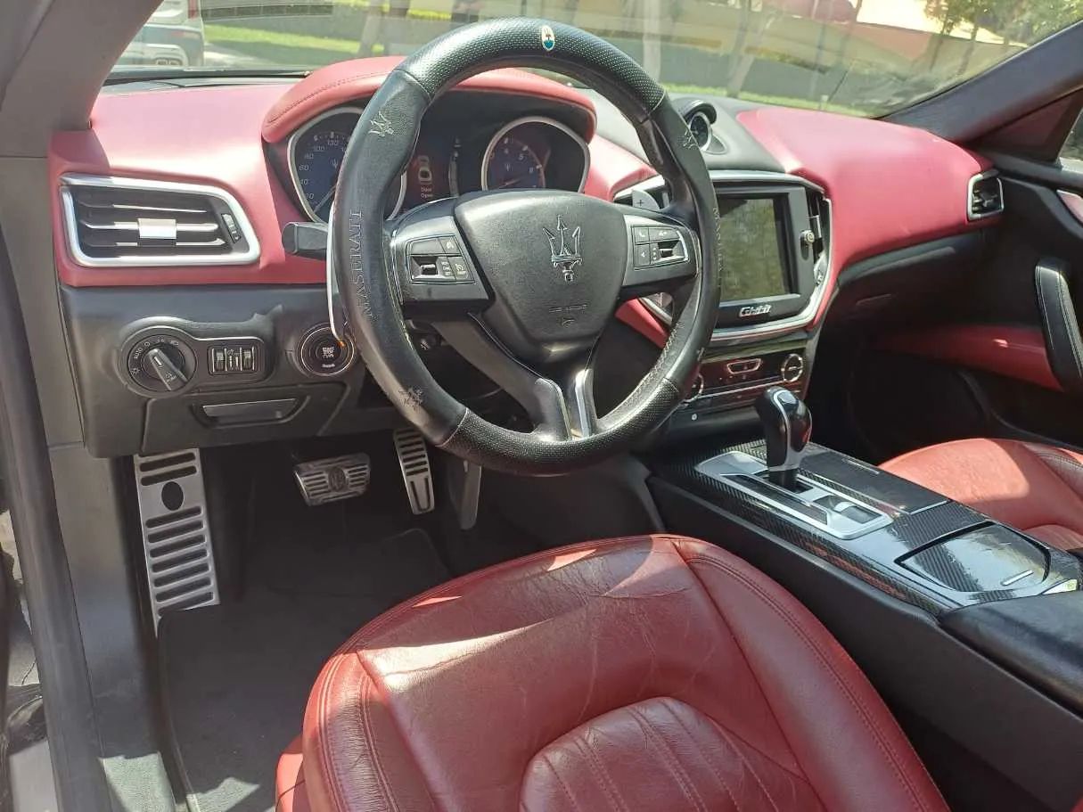 Car image 11