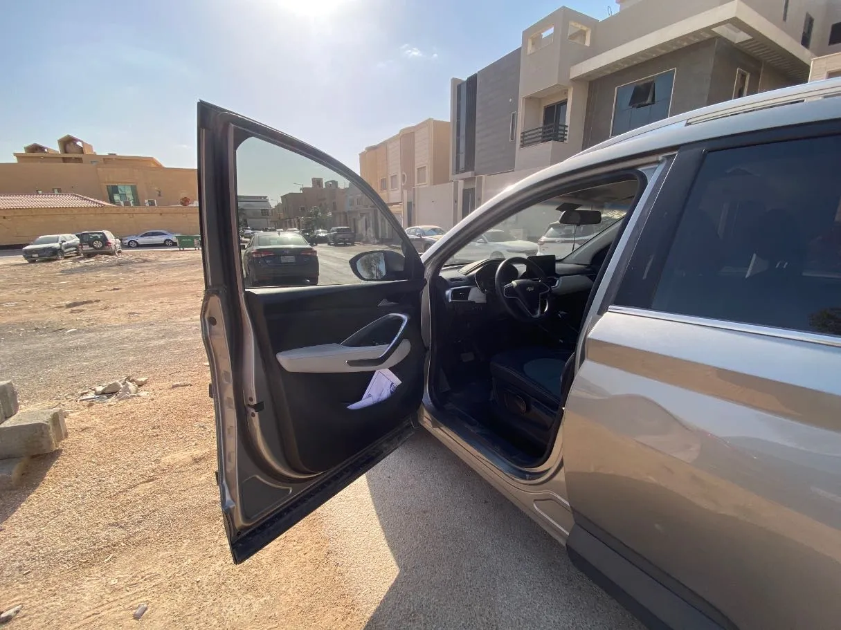 Car image 10