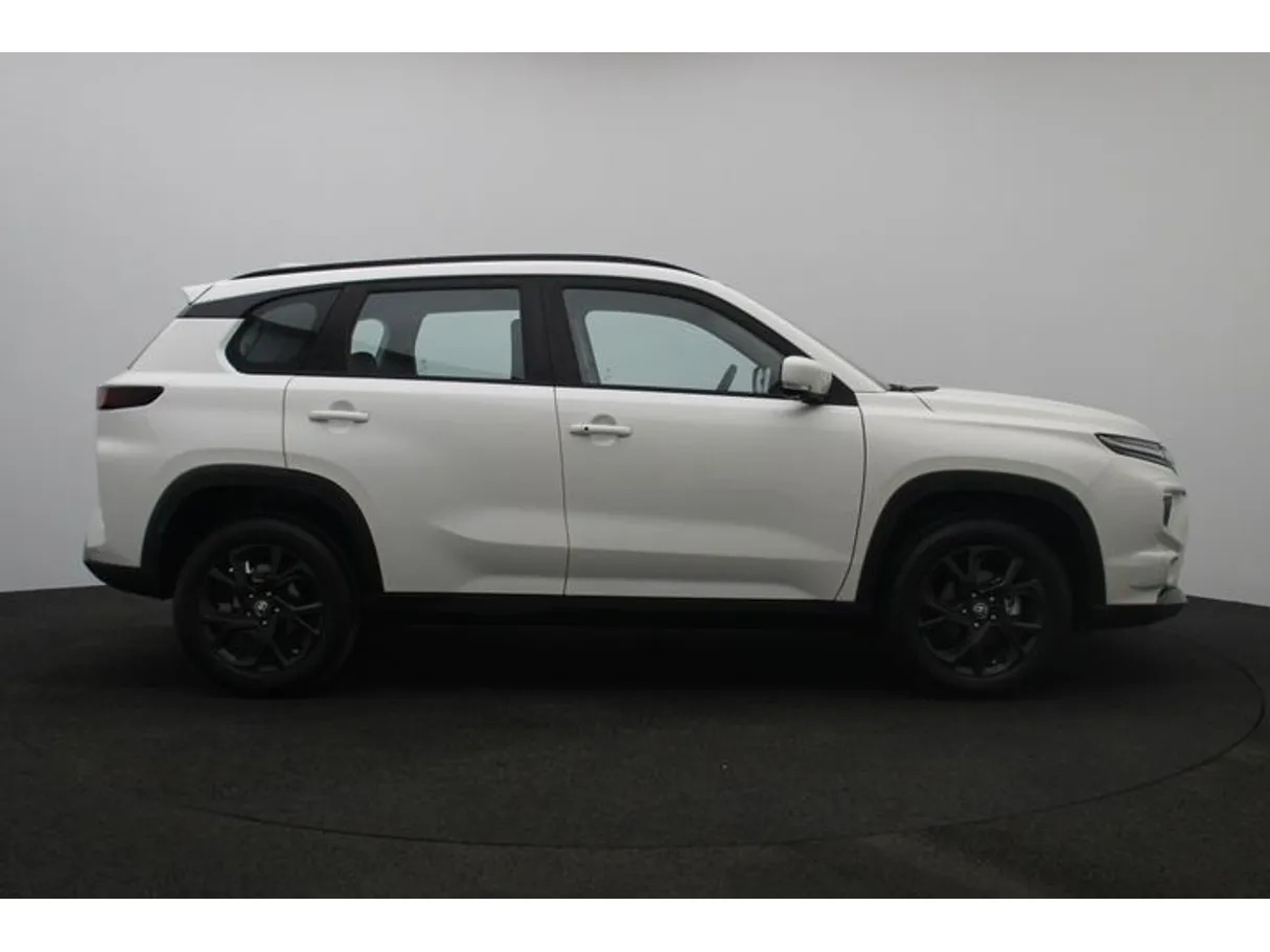 Car image 13