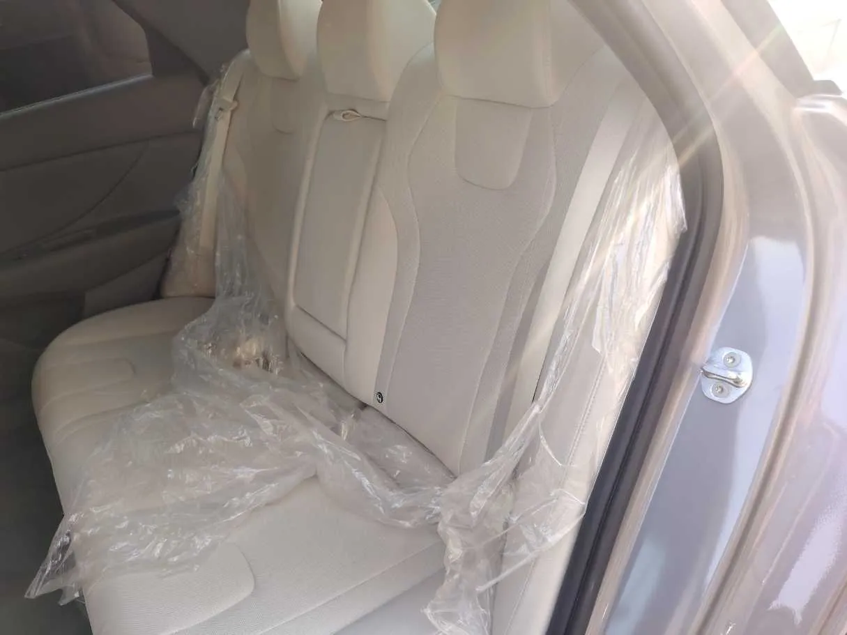 Car image 16