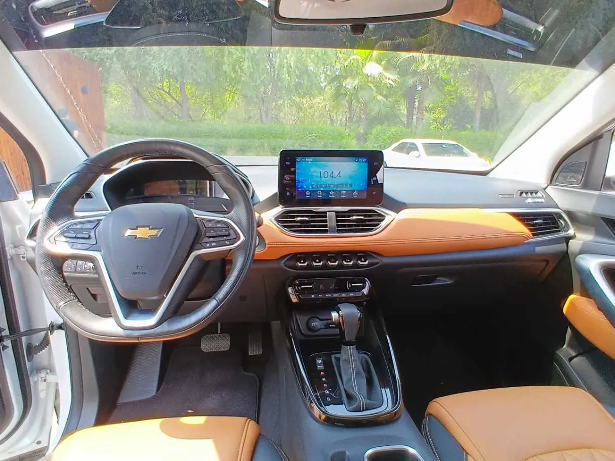Car image 15