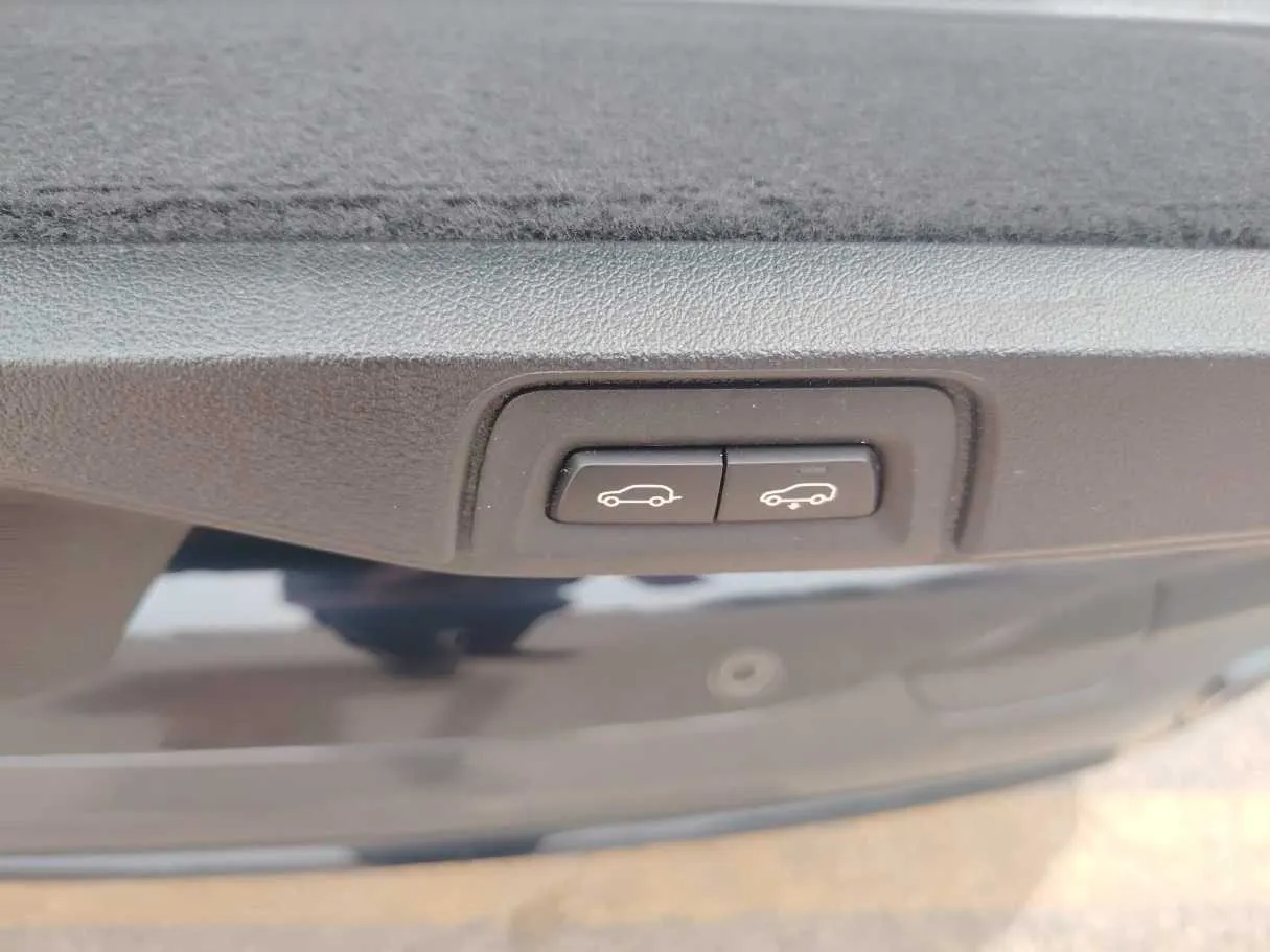 Car image 43