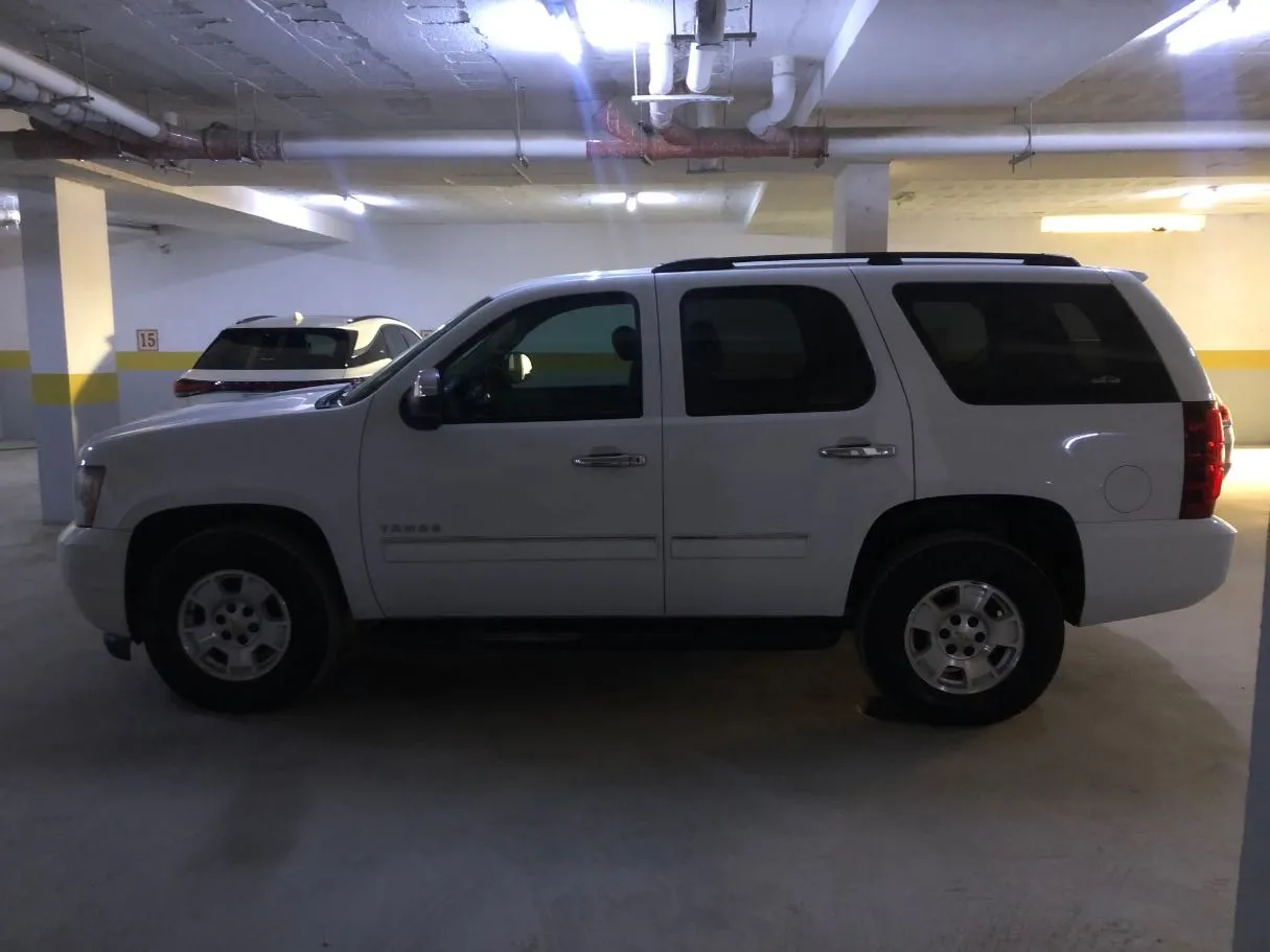 Car image 8