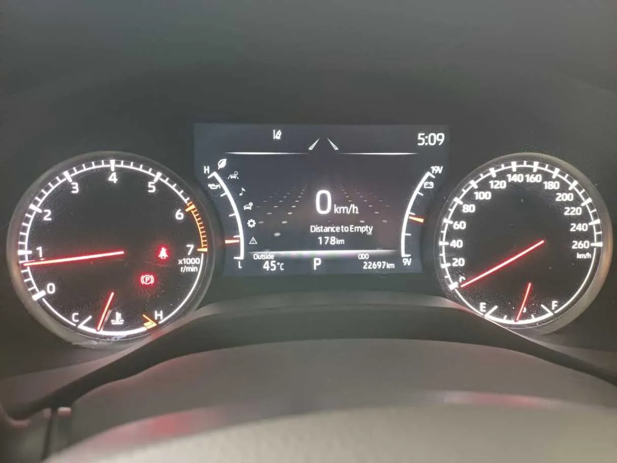 Car image 14