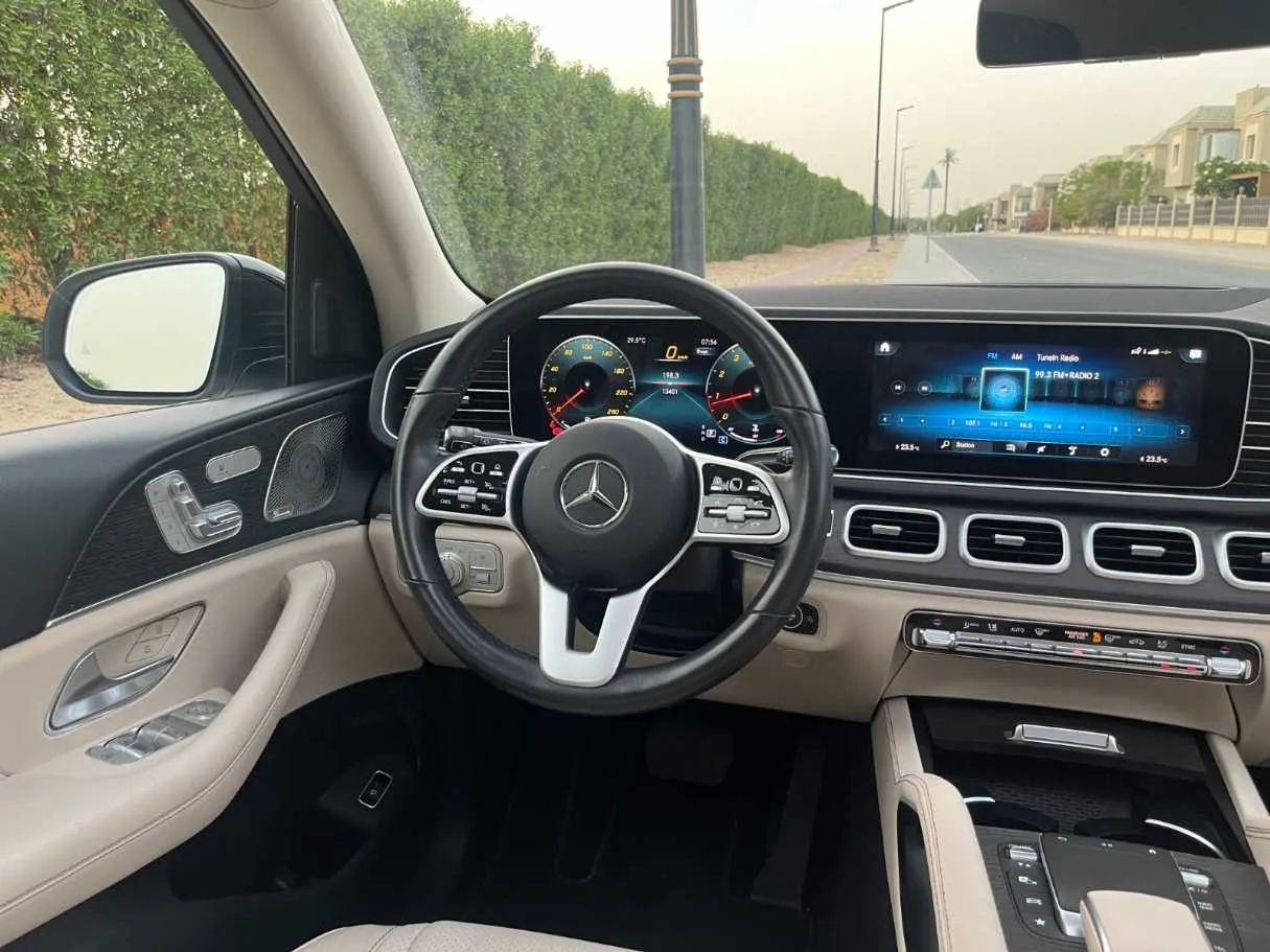 Car image 32