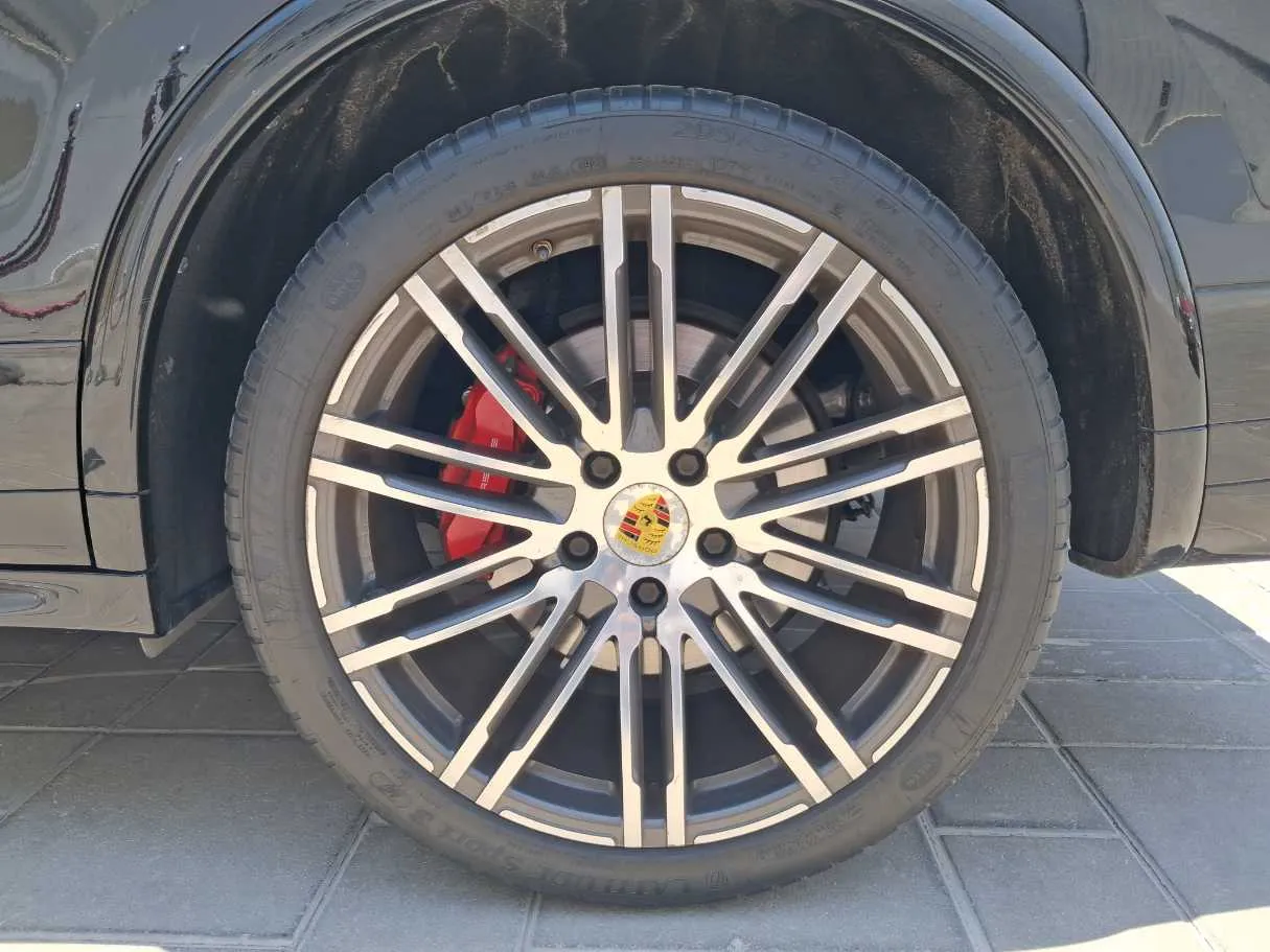 Car image 6