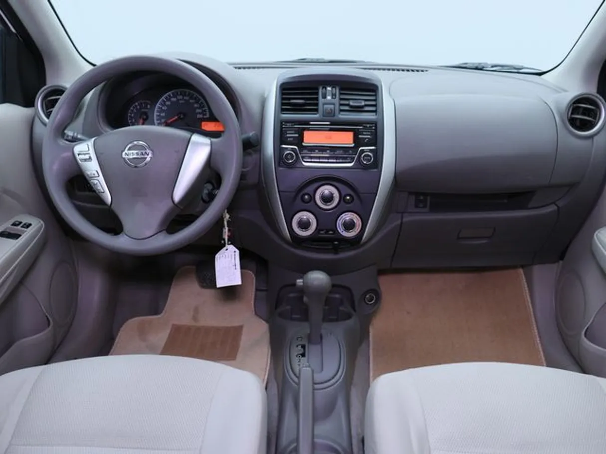 Car image 14
