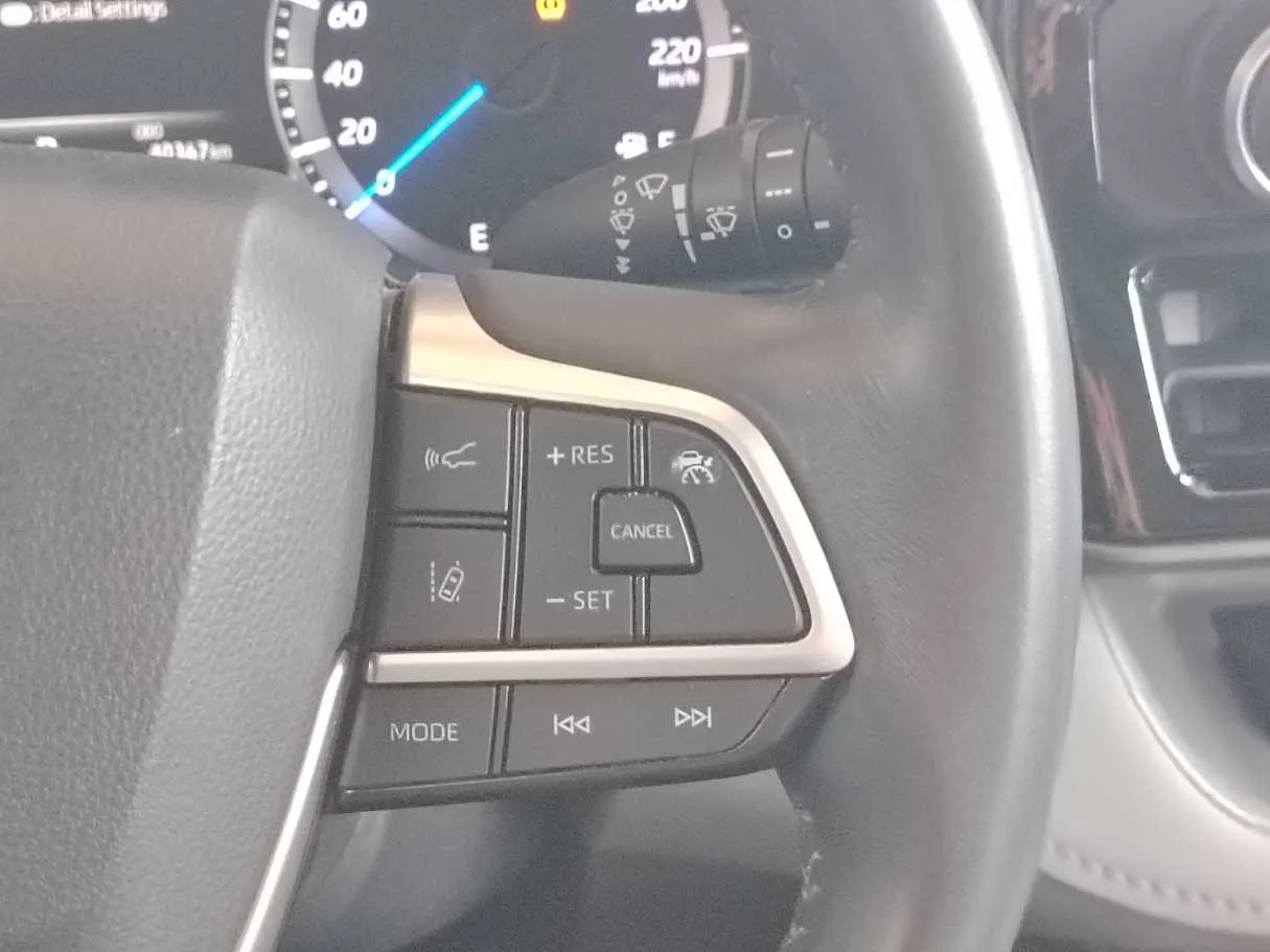 Car image 25
