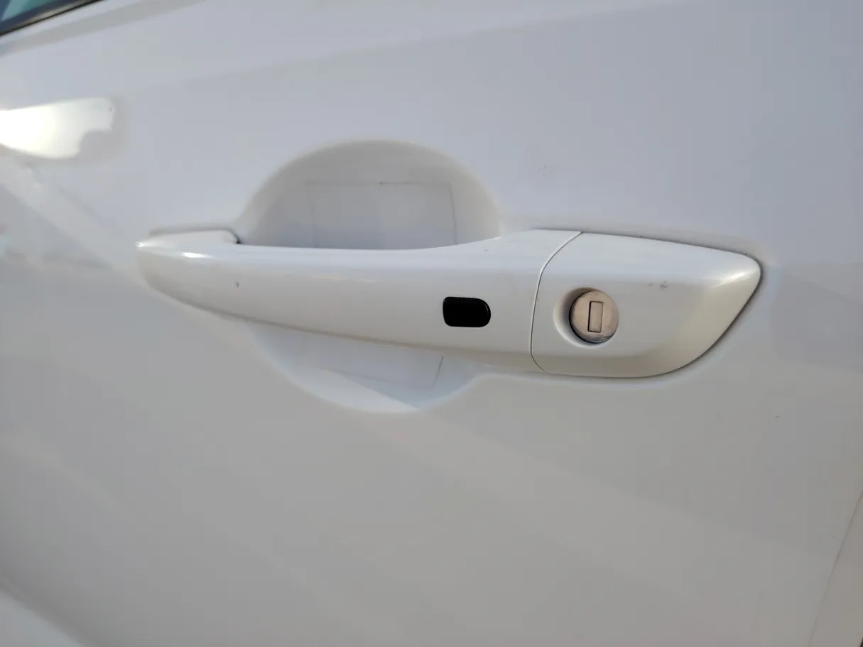 Car image 27