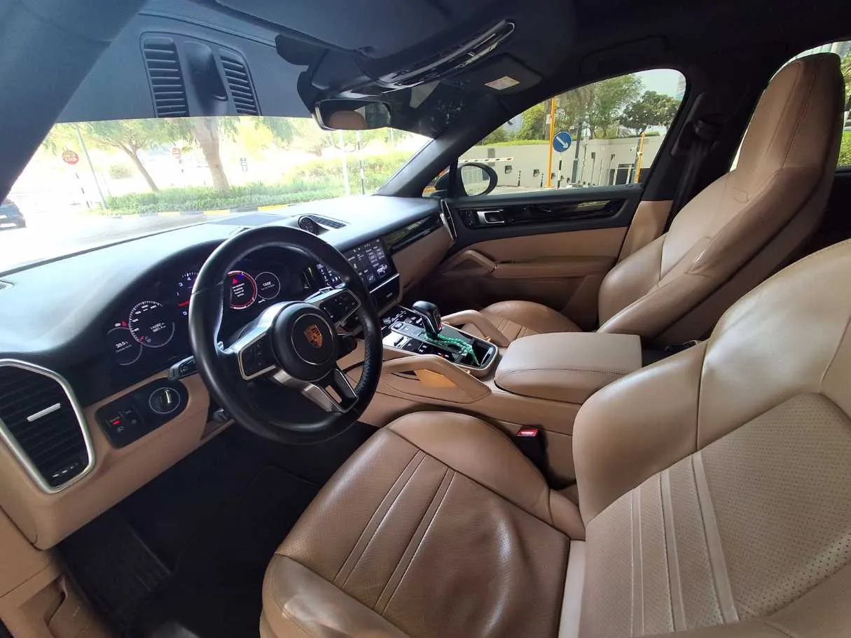 Car image 12
