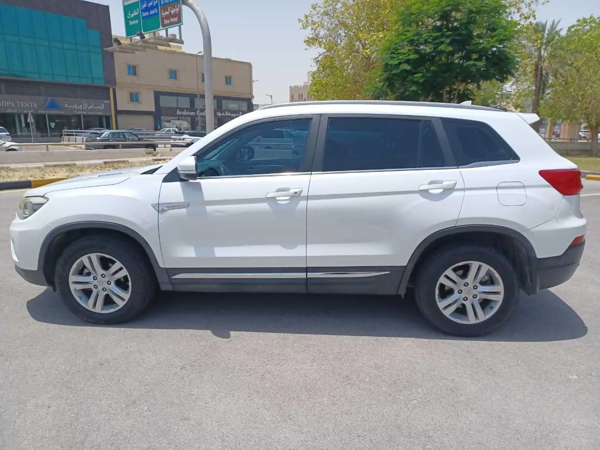 Car image 8