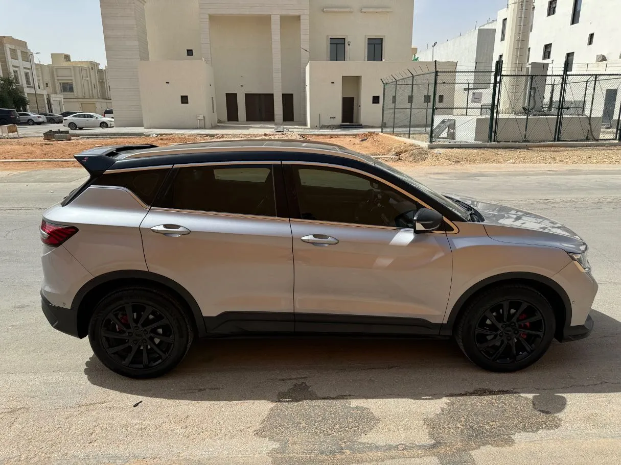 Car image 4