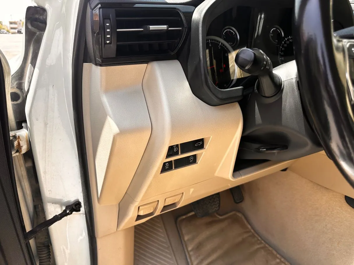 Car image 26