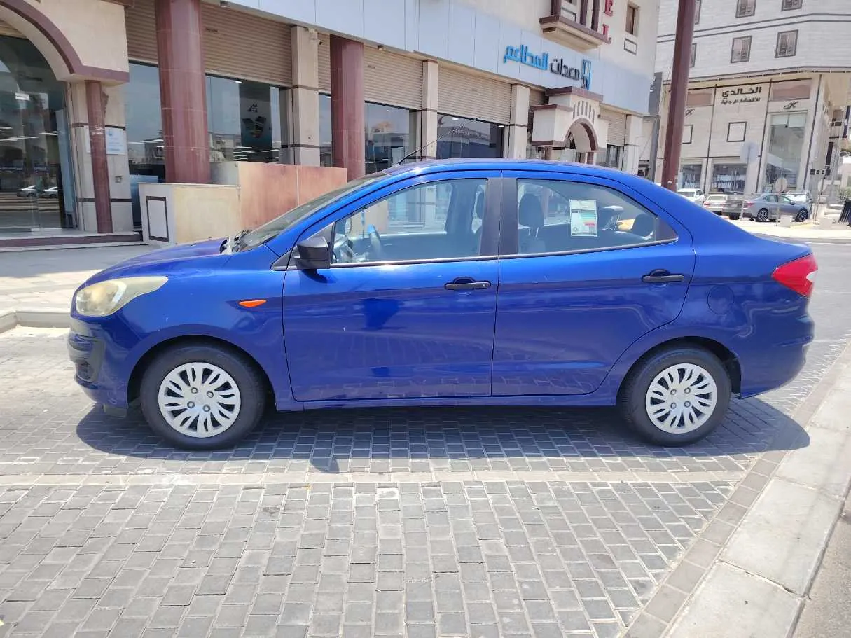 Car image 8