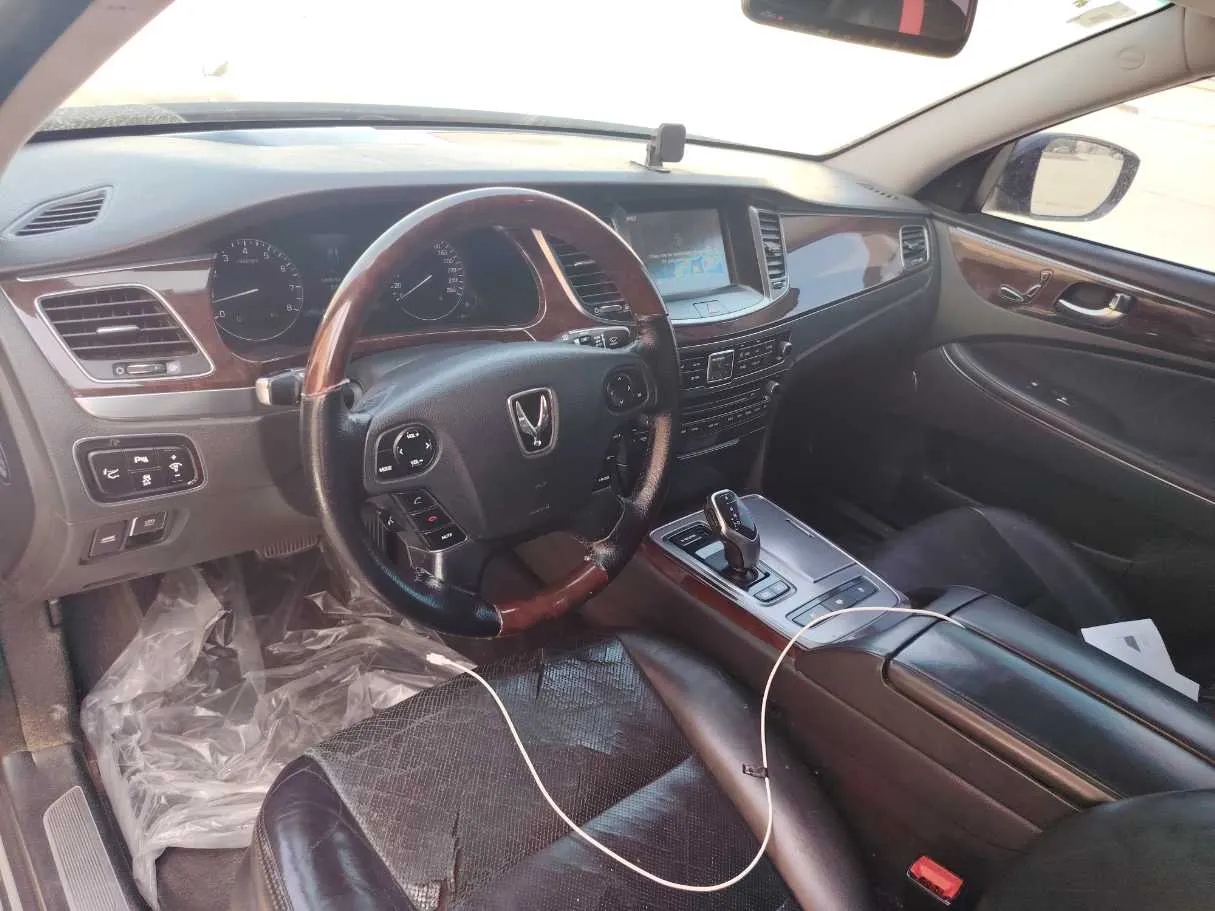 Car image 12