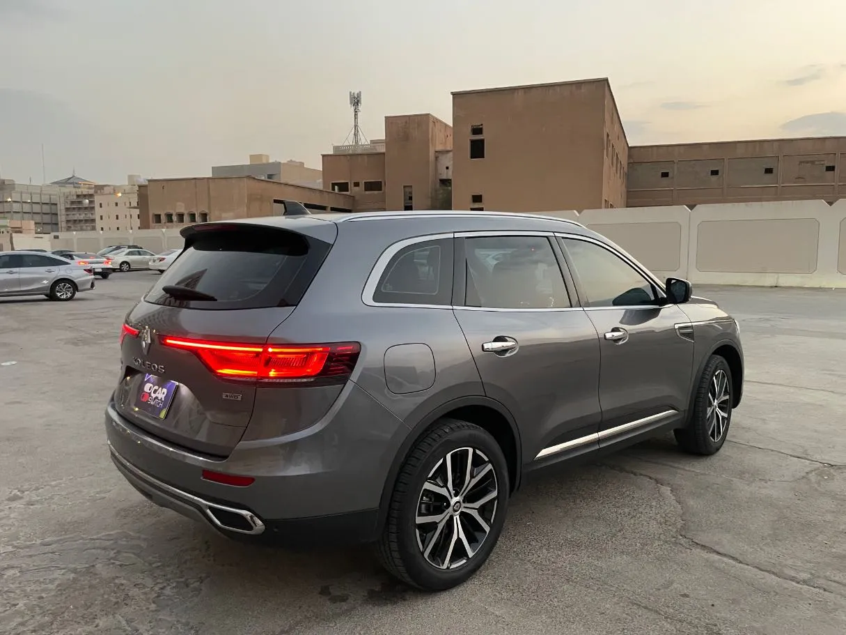 Car image 5